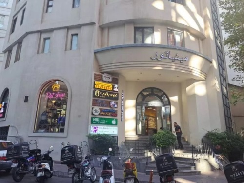 پت شاپ ایران زمین در خیابان فرشته