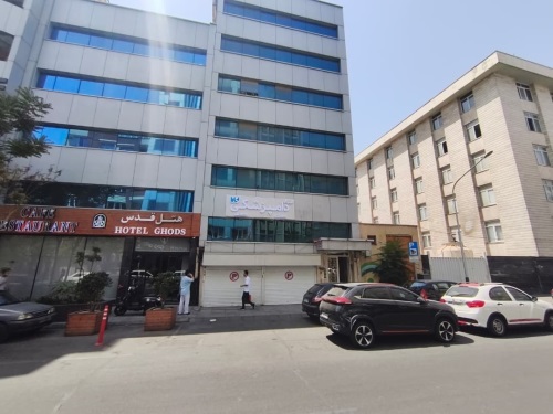 کلینیک دامپزشکی لارا در خیابان قرنی